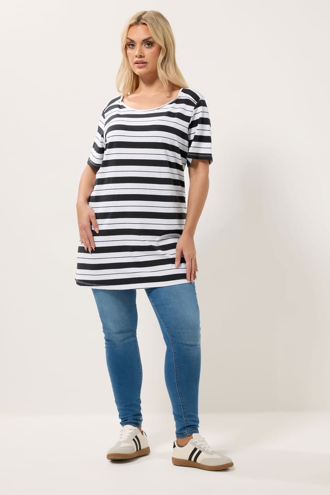 Yours Zwart En Wit Gestreept Tshirt Met Studs Size 44