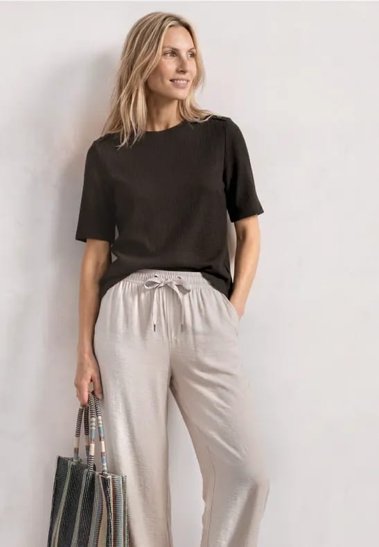 Shirt met ronde hals en knoopdetails