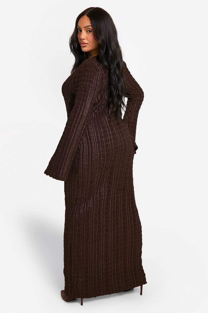 boohoo Dames PLUS GETEXTUREERDE MAXI-JURK MET UITLOPENDE MOUWEN | Chocolate | Maat: 24