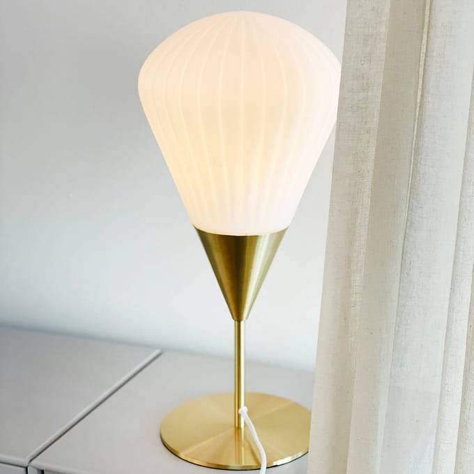 Dyberg Larsen tafellamp Ballon, wit/messingkleurig, 46 cm