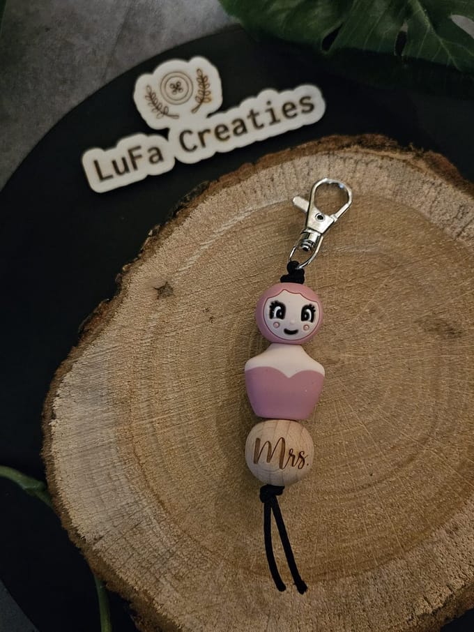 Sleutelhanger Mrs Roze Jurk
