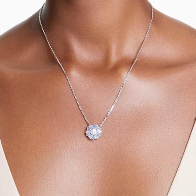Collier pendentif Swarovski Idyllia en forme de fleur avec zircone cubique Plaqué rhodium Cristal d'imitation Collier pour femme Argent 5680013 Shopping Bag white