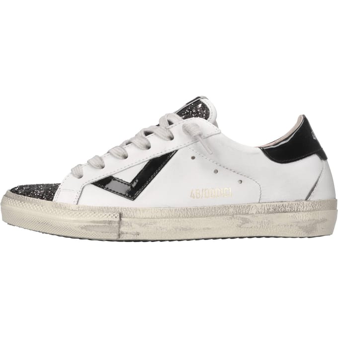4b12 Witte sneakers