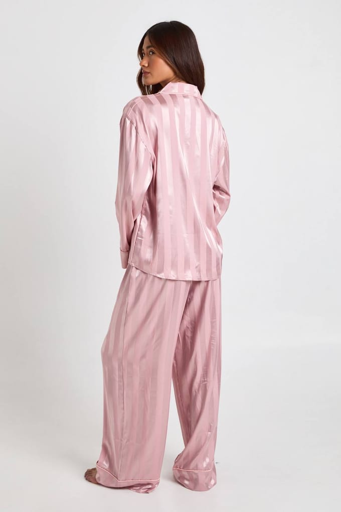 boohoo Dames Jacquard Satijn Oversized Lange Mouw Shirt & Broek Pyjama Set | Pink | Maat: 6