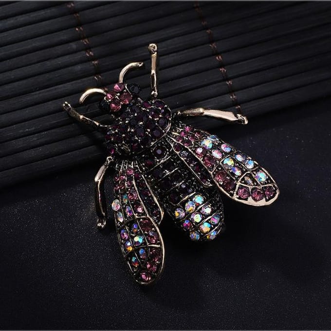 Broches abeilles en strass pour femmes, style coréen, épingles à revers, pull, corsage, bijoux fixes, accessoires pour vêtements violet