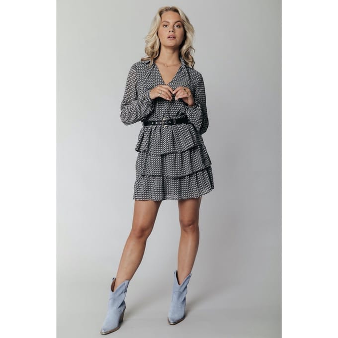Colourful Rebel - Maat M Kimi Geometric Mini Belted Ruffle Jurk
