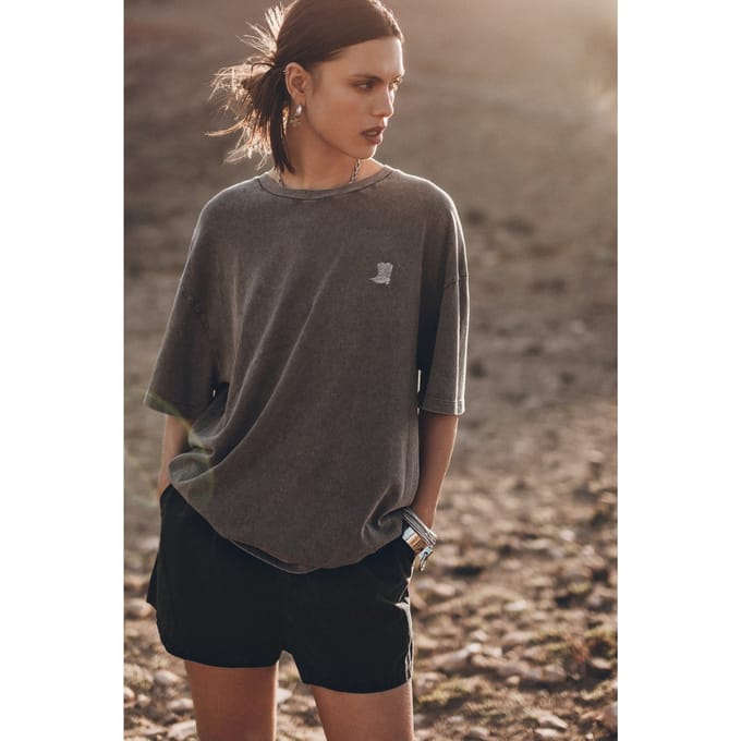 Mikuta The Boots Oversized T-shirt Black Größe: S | Hemden Outlet | Damen | Schwarz