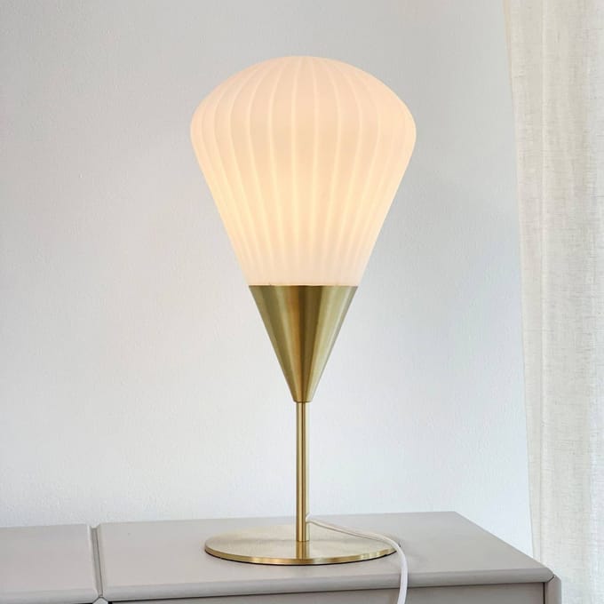 Dyberg Larsen tafellamp Ballon, wit/messingkleurig, 46 cm