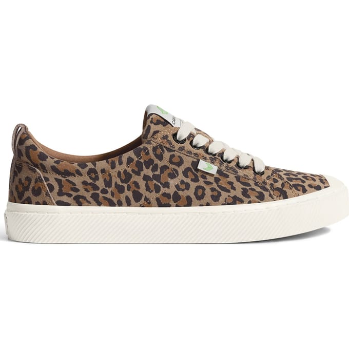 Cariuma Oca Suede Leopard Print Maat: 42 | Sneakers Outlet | Unisex | Bruin