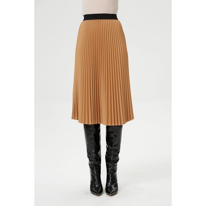 Geplooide rok en contrasterende elastische taille