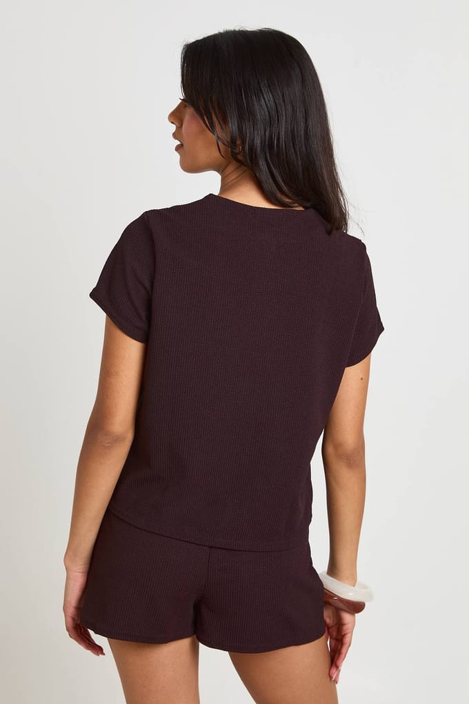 boohoo Dames Geribbelde Korte Mouw Doorknoop Top En Short Set | Chocoladebruin | Maat: 42