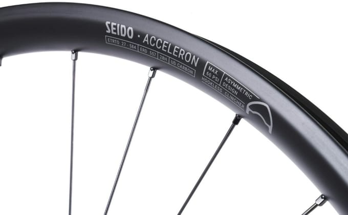 Seido - Acceleron - Wielset - Zwart 21-622 28H 700C