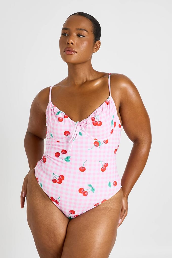 boohoo Dames Plus Kersen Ruitjes Print Beugel Plunge Badpak | Roze | Maat: 44