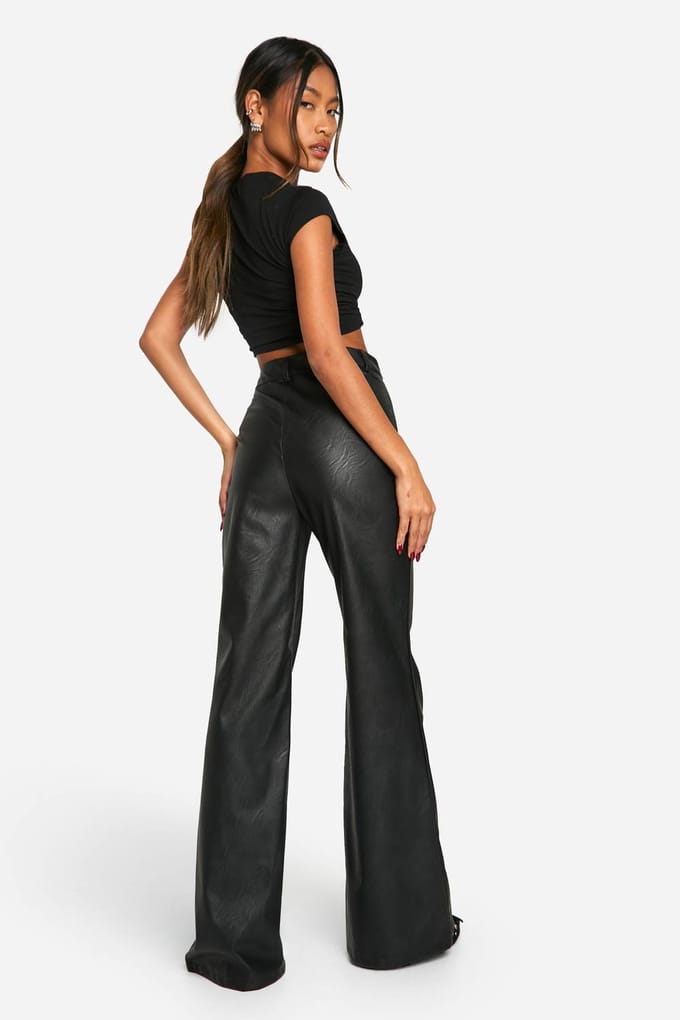 boohoo Dames Leather Look High Waisted Seam Front Flared Trousers | Zwart | Maat: 40