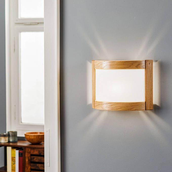 Lamkur Zanna wandlamp van hout, hoogte 22 cm, licht eiken