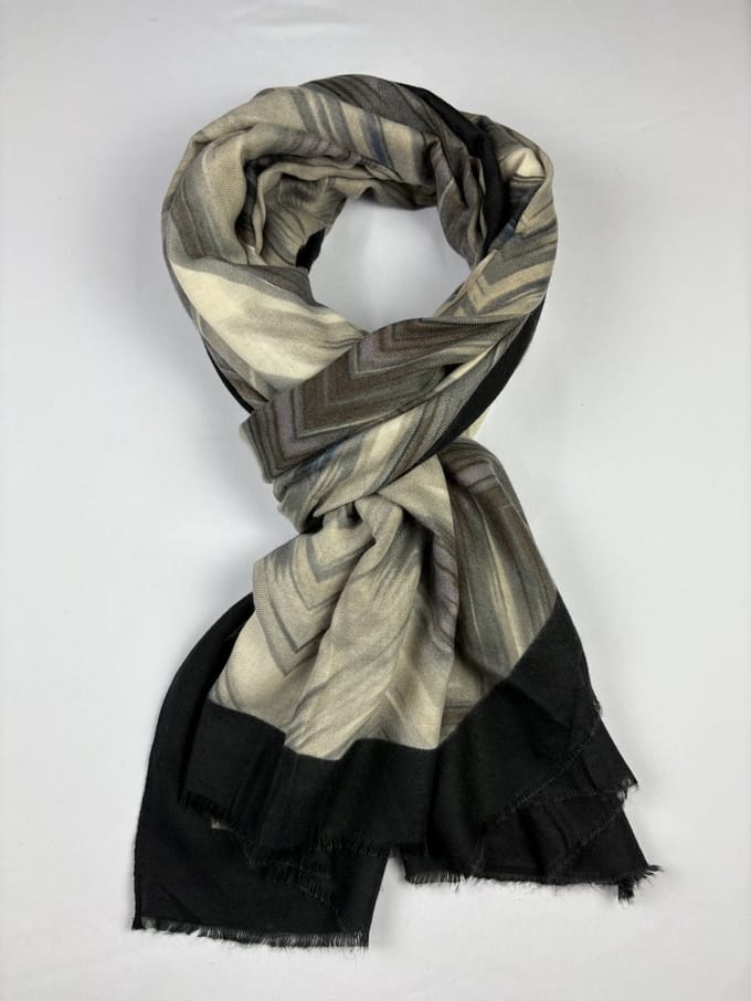 Nette dames sjaal met chevron zigzag print 20% wol met 80% viscose