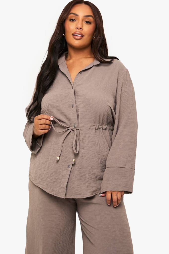boohoo Dames Plus Geweven Overhemd met Strikceintaille & Broek Co-ord | Taupe | Maat: 54