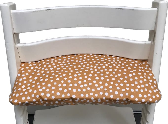 Gecoat zitkussen voor de Tripp Trapp kinderstoel van Stokke -Stippen mosterdgeel