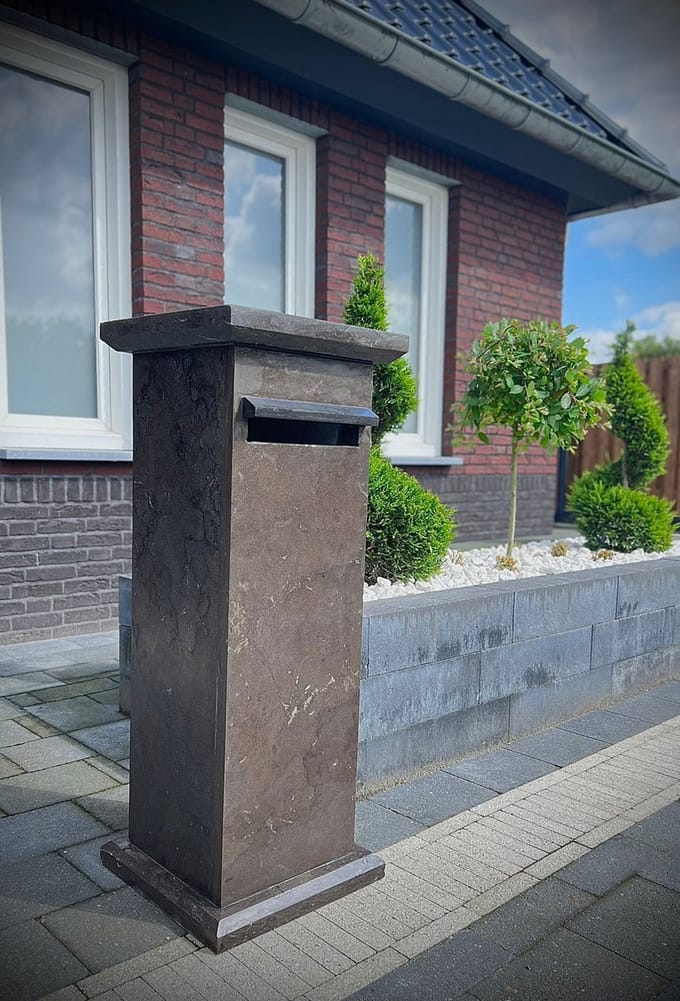 Natuursteen brievenbus - hardsteen brievenbus (model 001 geïmpregneerd – donker)