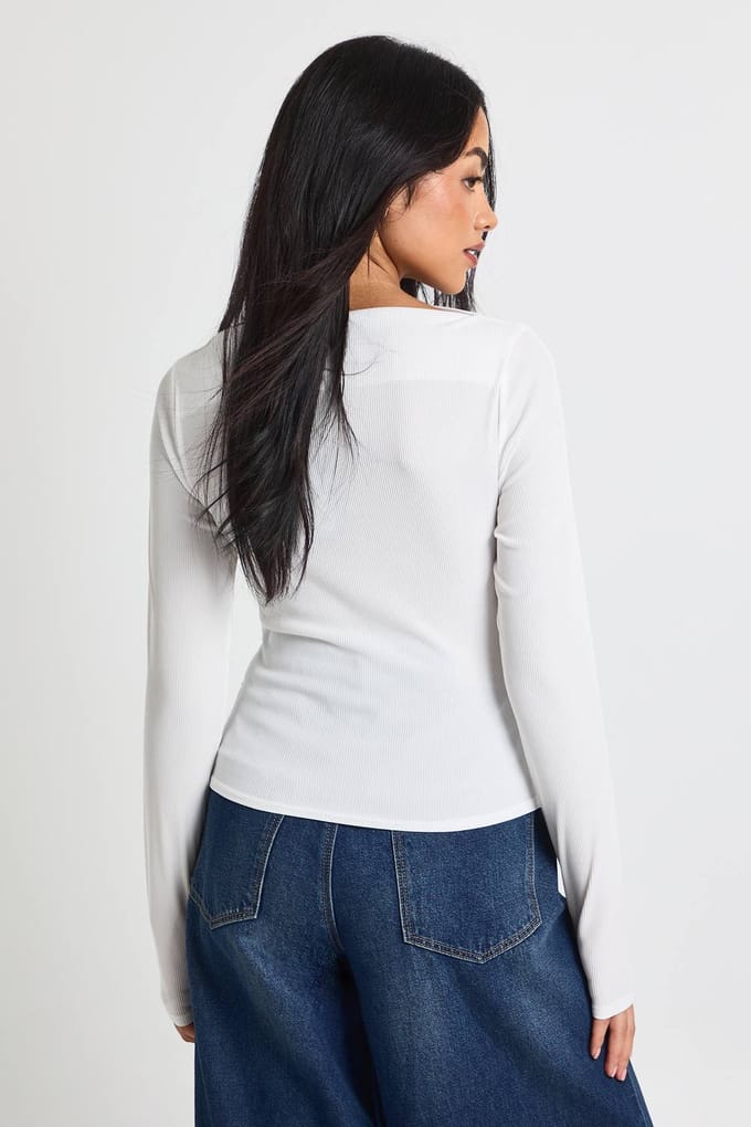 boohoo Dames Geribbelde top met gedrapeerde voorkant en lange mouwen | Cream | Maat: 10