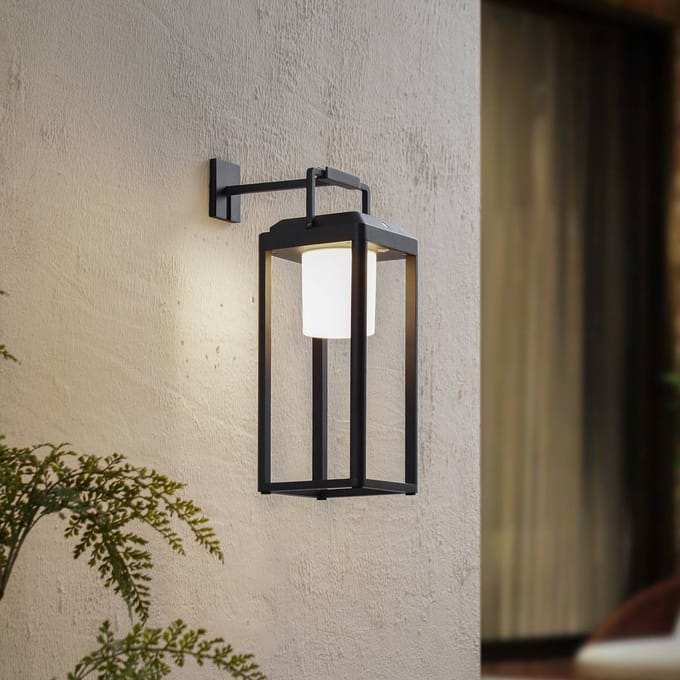 Lucande 2-in-1 LED lamp op zonne-energie Tilena, zwart, hoekig, aluminium