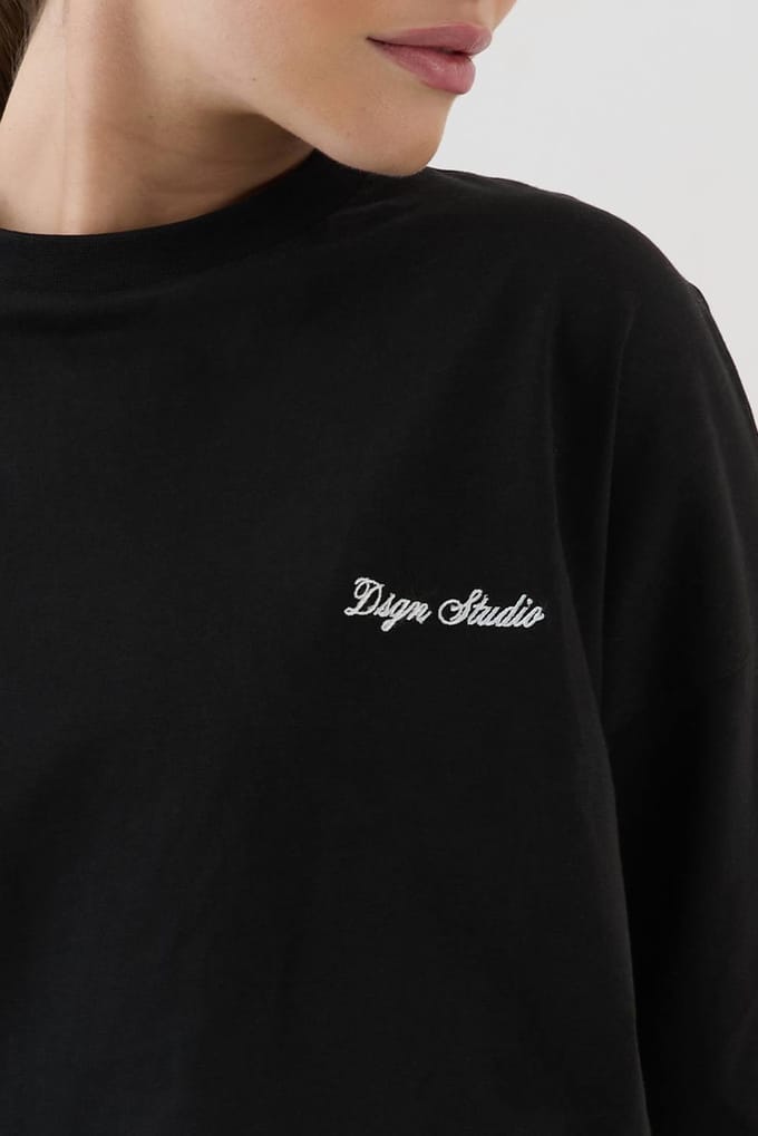 Dames Dsgn Studio T-shirt Met Geborduurd Script Oversized | Zwart | Maat: XS