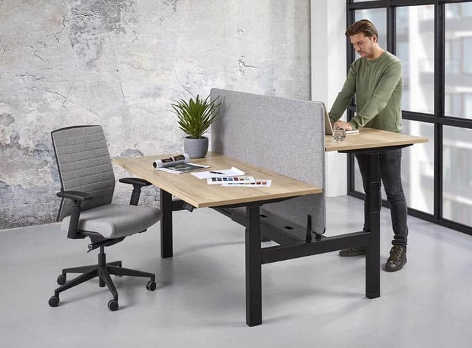 Duo bench elektrisch verstelbaar zit/sta bureau Teez breed 140CM diep 80/80CM bladkleur Logan eiken framekleur Wit (RAL9010)