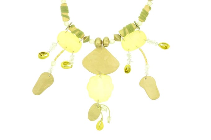 Behave - Ketting groen met hangers en kleine schelpjes - Modeaccessoire voor boho stijl - Lengte 45 cm