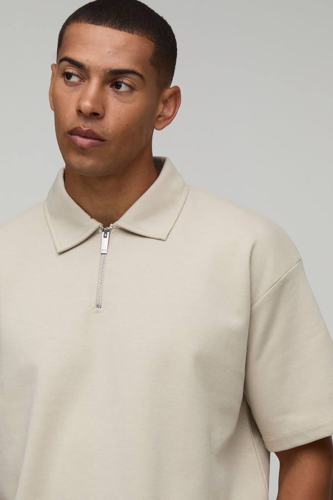 Oversized Boxy Interlock Polo Met Korte Mouwen En Pintuck Short Set | Stone | Size Large