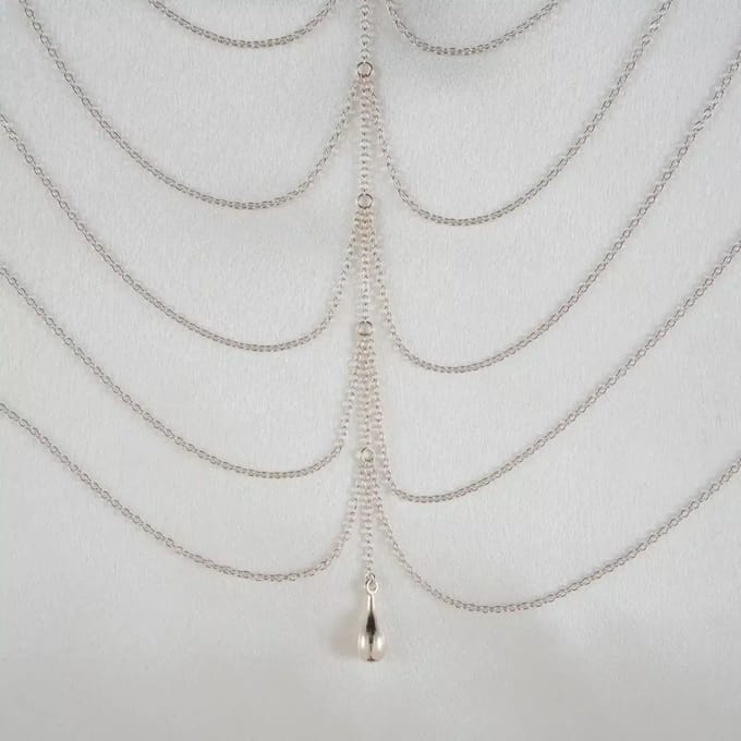 Sylvie Monthulé | Zilveren Tepelklem en Sieraad | Draped Chain