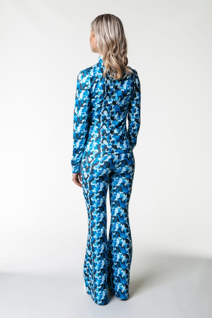 Colourful Rebel Abstract Pixel Peached Extra Flare Pants Cyan Blue Maat: S | Wijde Broeken Outlet | Dames | Blauw