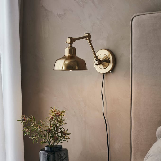 Markslöjd Wandlamp Grimstad, antiek messing, ijzer, stekker