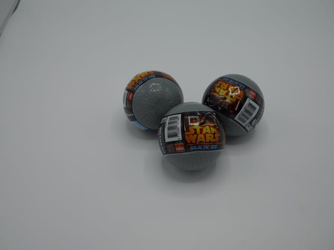 3 Star wars slijm ballen met starwars figuur. spaar ze allemaal.