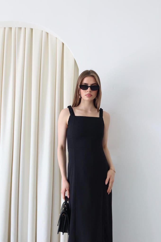 Maxi-jurk met vierkante kraag en strikdetail