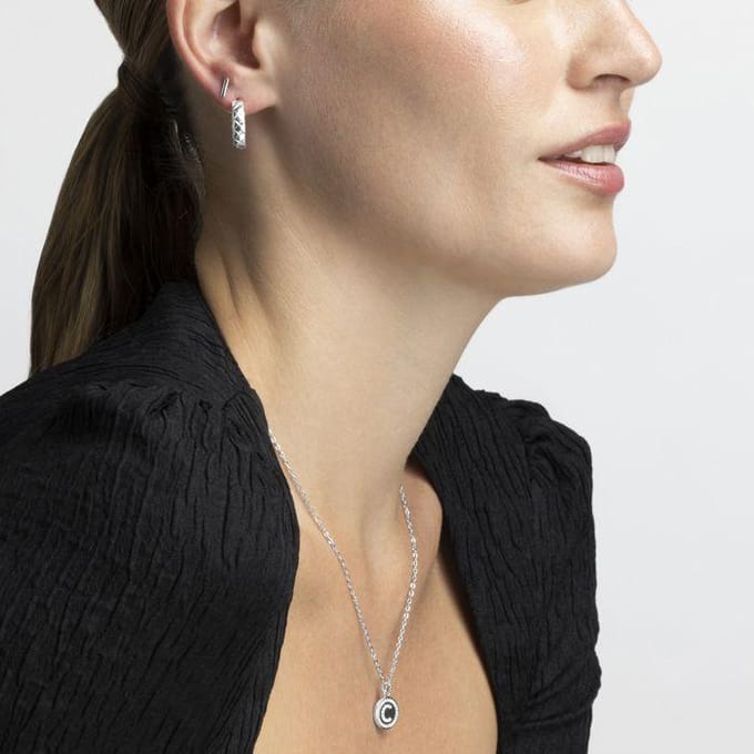 Luxenter Zilverkleurige ketting met schitterende zirkonia - Alfabet C white