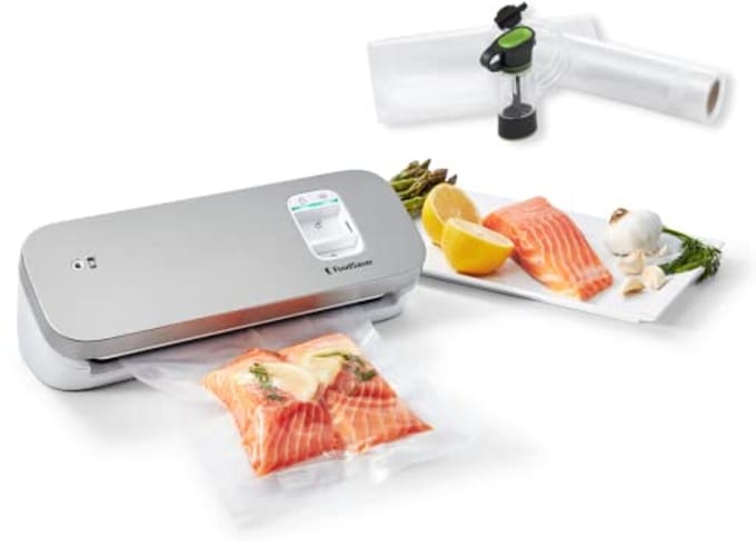 Compacte vacuümmachine voor levensmiddelen met afdichtingsslang en accessoires