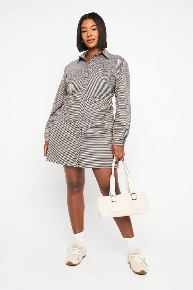 boohoo Dames Plus Check Geraffeld Zij Shirtjurk | Mokka | Maat: 46