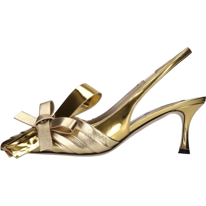 N°21 Schoenen met gouden hiel