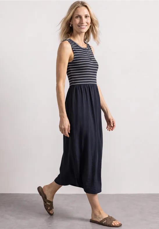 Midi-jurk met verschillende texturen en knoopdetails