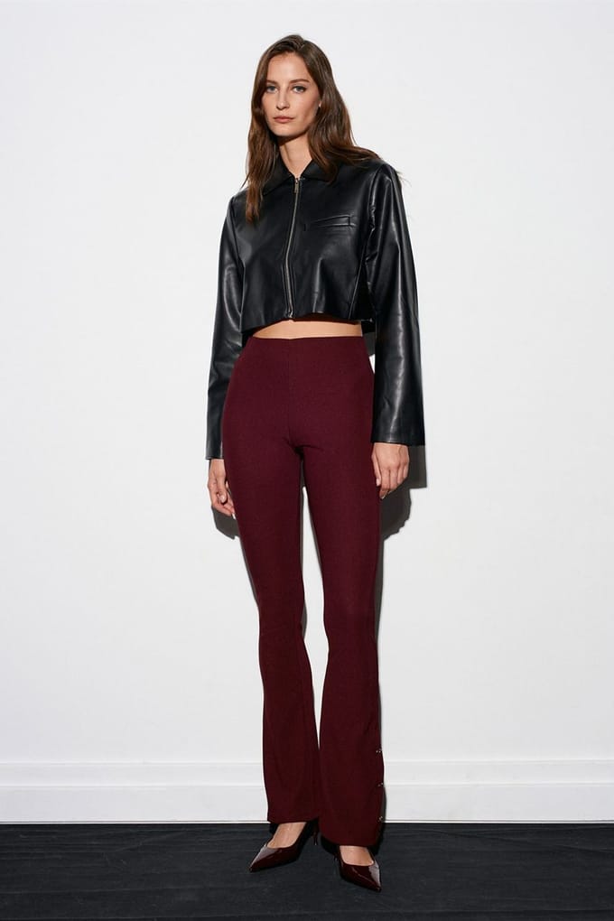 Hoog-getailleerde flare leggings met knoopdetail