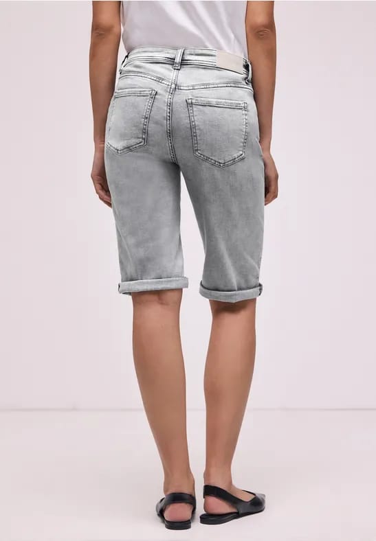 Bermuda met Slim Legs en omgeslagen detail