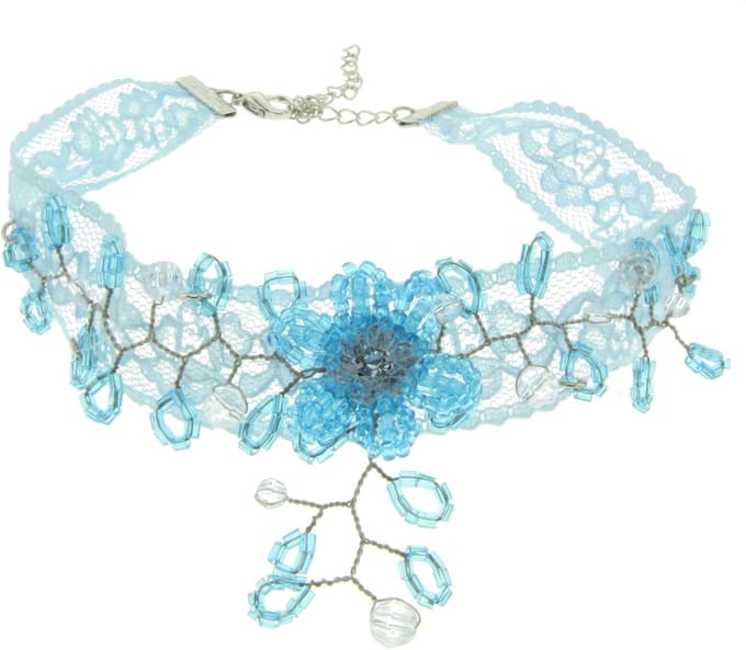 Behave Baby blue flower choker
