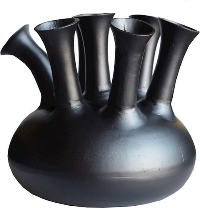 Toetervaas Amsterdam | Zwart | 7 Toeters | Tulpenvaas | Metaal | Ø43 x H33 cm | Vase the world