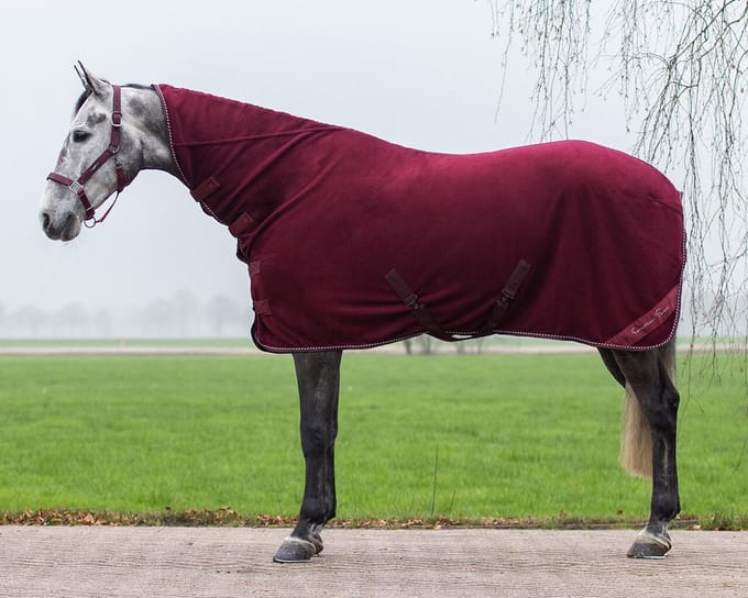 QHP Fleecedeken Brilliance met hals 70/100 cm Bordeaux