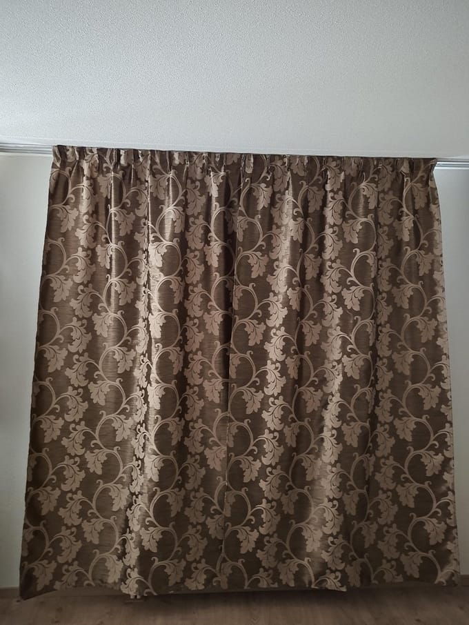 Kant En Klaar Gordijn - Met Plooiband - 140x240 cm - Bruin