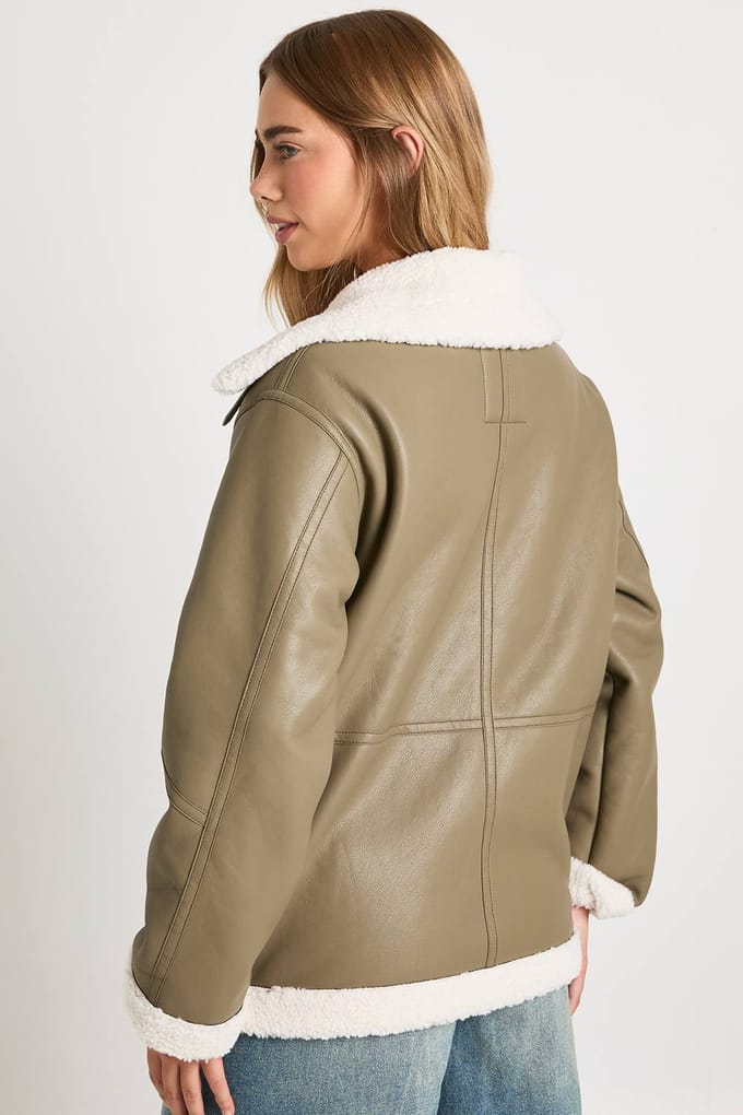 boohoo Dames Teddy Trim Gehechte Kunstleren Aviator Jas | Kaki | Maat: 36