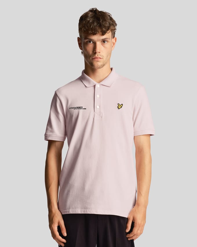 Lyle & Scott coordineert lichtroze poloshirt met print en getipte kraag