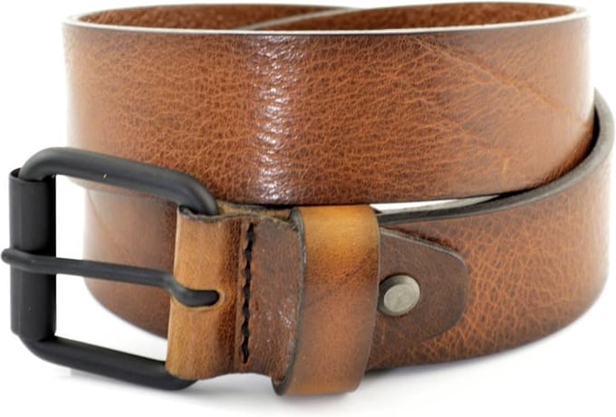 COGNAC RIEM MET EEN GROVE STRUCTUUR. ZWARTE ROLGESP EN PERFECTE PRIJS KWALITEIT VERHOUDING. MAAT 95