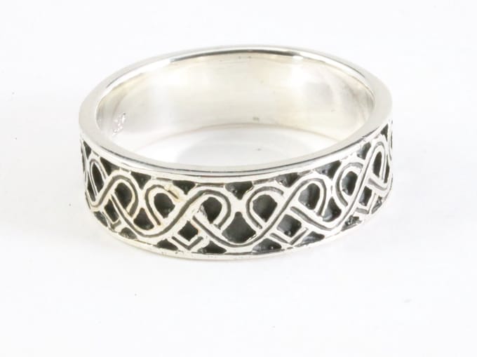 Zilveren ring met fantasie gravering - maat 21