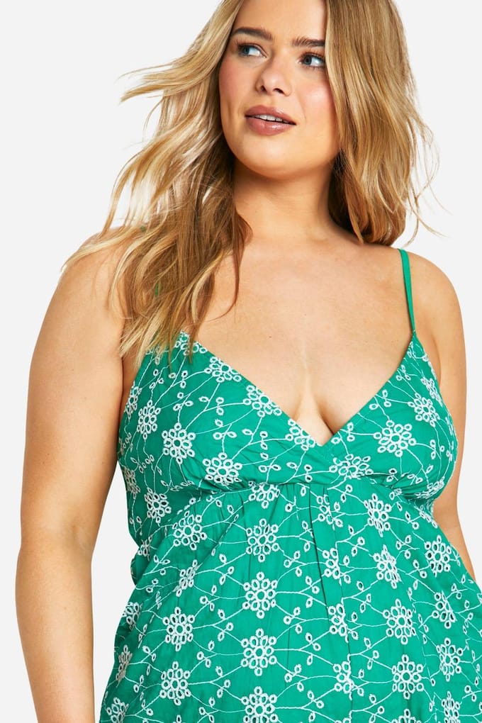 boohoo Dames Plus Broderie Contrast Playsuit | Groente | Maat: 54